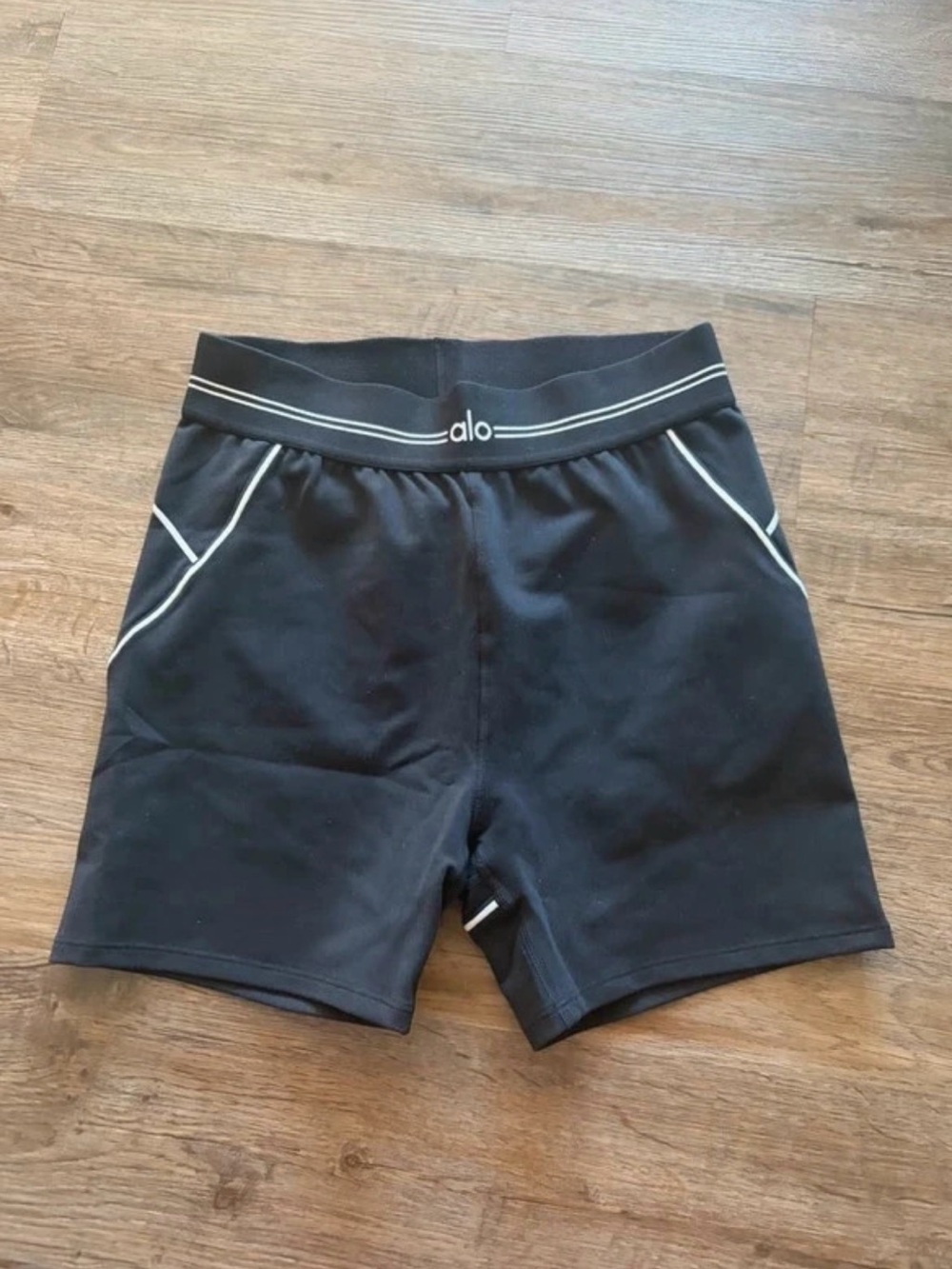 Alo Heart Throb Biker Shorts